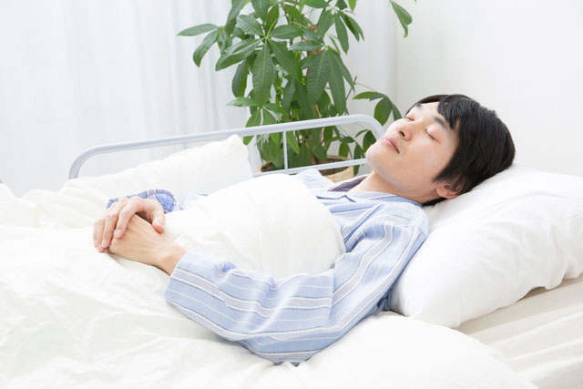 眠っている患者